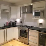 Laconic & Modern Apartment Close To Canary Wharf