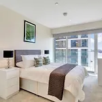 Riverside Apartment Minutes From Elizabeth Line