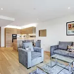 Riverside Apartment Minutes From Elizabeth Line