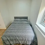Mile End Budget Guesthouse
