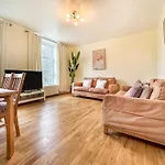 Spacious 4 Bed Flat Near London 02 Arena Greenwich