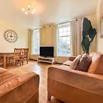 Spacious 4 Bed Flat Near London 02 Arena Greenwich