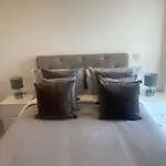 Immaculate 2Bed Apartment In London- City Views