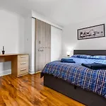 Charming River View 3 Bedroom Apartment In The Heart Of London