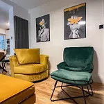 Swanky Townhouse In The Heart Of East London