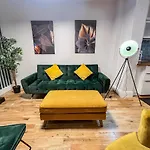 Swanky Townhouse In The Heart Of East London