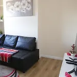 Canning Town Warms Cozy One Bedroom Apartment