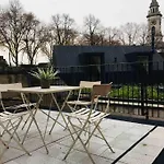 Large Balcony Apartment Opposite Rail Station