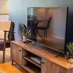 Homely And Stylish Bermondsey Apartment With Parking