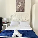 Shadwell Holiday Rooms