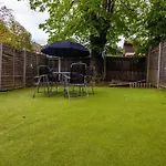 3 Bedrooms House-Sofabed-Parking-Bbqstove-Garden