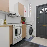 Fantastic 2Bd Barking Stay With Links To The City!