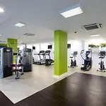 Cityscape Serenity: 10Th Floor Oasis Near City Airport, Excel & 02
