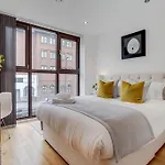 Br2 - Stunning 1 Bed Apartment Heart Of Borough