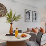Br2 - Stunning 1 Bed Apartment Heart Of Borough