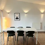 Stay In Style: Modern 2-Bed In Trendy London Area