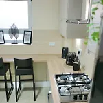 Stylish Apartment In London, E14