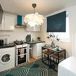 Me3 Cute Central Flat-2Bdr-Next To Queens Marry Hospital