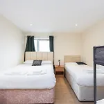 Heads On Bed - Docklands Canary Wharf Excel
