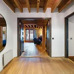 Canary Wharf - Converted Warehouse Apartment