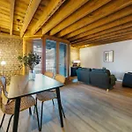 Canary Wharf - Converted Warehouse Apartment