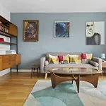 Stylish Central 2Br Flat Bridge Views
