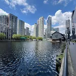 Modern Ground Floor Apartment In Canary Wharf, London Free Parking
