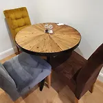 Garland Stylish Apartment 2 In Greater London