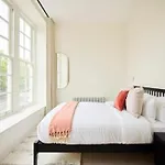 The East London Mile Crib - Bright 2Bdr Flat
