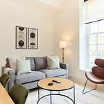 The East London Mile Crib - Bright 2Bdr Flat