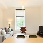 The East London Mile Crib - Bright 2Bdr Flat