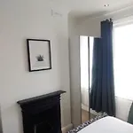 Charming Tower Bridge Apartment