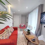 Immaculate 3Bed Apt, Close To O2, Excel, London Stadium & City
