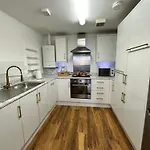 Stylish Zone 2 Apartment