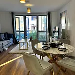 Stylish Zone 2 Apartment