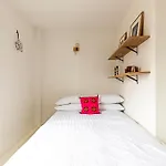 Tranquil 2 Bedroom Apartment In East London