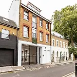 Tranquil 2 Bedroom Apartment In East London