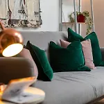 1Br Stylish Flat By Hostarahomes, Near Liverpool Street, Prime London Location, Sleeps Up To 4