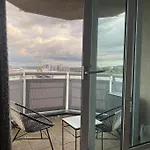 London 2 Bedroom Royal Docks Riverside Apartment