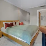Mysquare South Quay 02 Bed Apartments In Canary Wharf