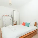 2 Bedroom East London Apartment With Lovely Views