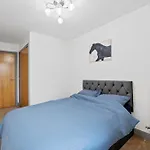 Luxury Apartment Silvertown Way