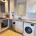 London Luxury Holiday Home B