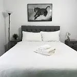 London Luxury Holiday Home B