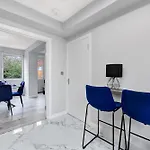 Lovely 4 Bedroom With Outdoor Space