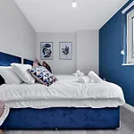 Lovely 4 Bedroom With Outdoor Space