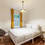 Cosy 1-Bed Flat Near Central London