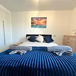Zone 1 Central Apartment 4 Mins From Major Station