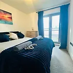 Zone 1 Central Apartment 4 Mins From Major Station