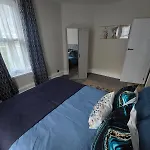 Contemporary & Spacious 1Bd - Fireplace With Modern Comforts
